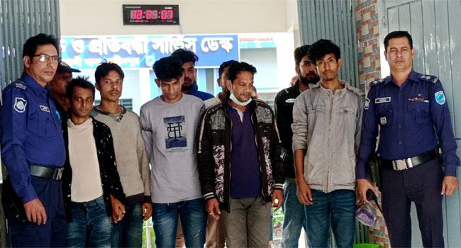 ফরিদপুরে বিএসএমএমসি হাসপাতালে ৮ দালাল আটক