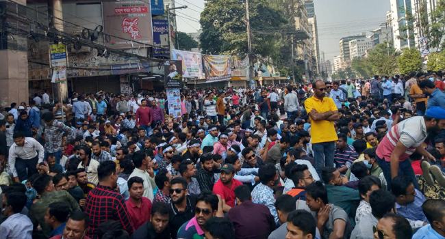 পানি পান করে অনশন ভাঙলো বিএনপি নেতাকর্মীরা