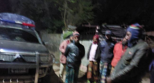 চুয়াডাঙ্গায় বিশ্ববিদ্যালয় শিক্ষার্থীর বুকে পিস্তল ঠেকিয়ে ছিনতাই