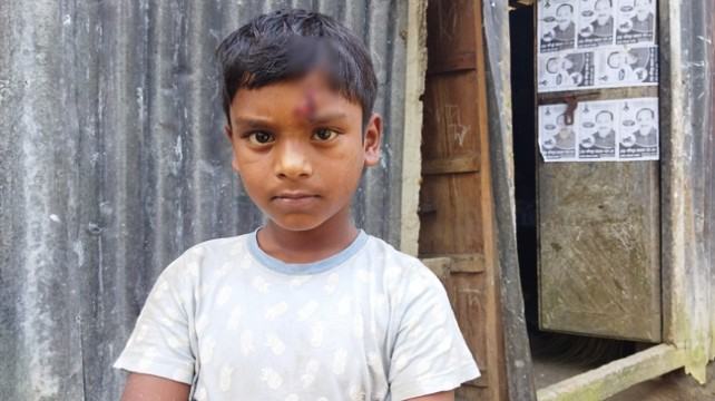 স্বতন্ত্রপ্রার্থীর অফিসে চা বিক্রি করায় স্কুলছাত্রের কপাল ফাটাল নৌকার সমর্থকরা