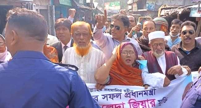বরগুনায় বিএনপির সমাবেশে পুলিশের বাধা, আটক ৩
