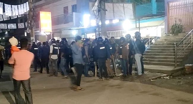 নরসিংদীতে ৫ ঘণ্টা অবরুদ্ধের পর বিএনপির ৩ শতাধিক নেতাকর্মী মুক্ত