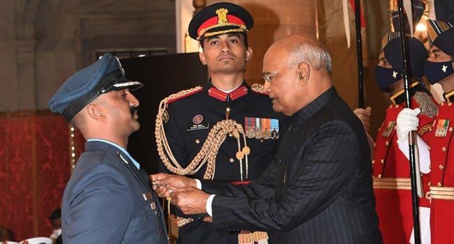 ভারতীয় সামরিক সম্মাননা পেলেন সেই অভিনন্দন