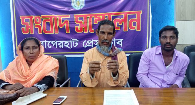 নির্বাচনে প্রার্থী পরাজিত : কৃষক লীগ নেতার হাতে চুড়ি পরিয়ে দিলেন আ’লীগ নেতা