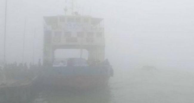 পাটুরিয়া-দৌলতদিয়ায় ফেরি বন্ধ, মাঝ পদ্মায় আটকা ৩টি ফেরি