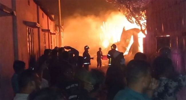 গাজীপুরে ঝুটের গুদামে আগুন নিভেছে