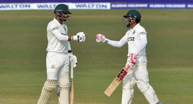 ২ হাফ সেঞ্চুরি : মুশফিক-লিটনে এগিয়ে যাচ্ছে বাংলাদেশ