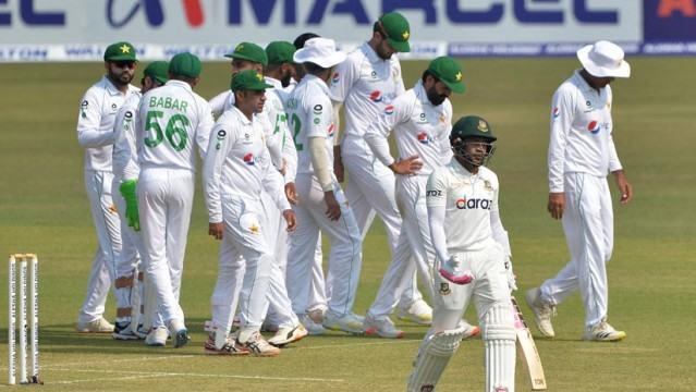 মুশফিকের রেকর্ড গড়ায় বাধা রইলো এক রান