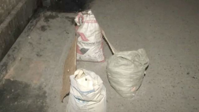 ওয়ারীতে ভবন থেকে ফেলা নবজাতকটি মারা গেছে
