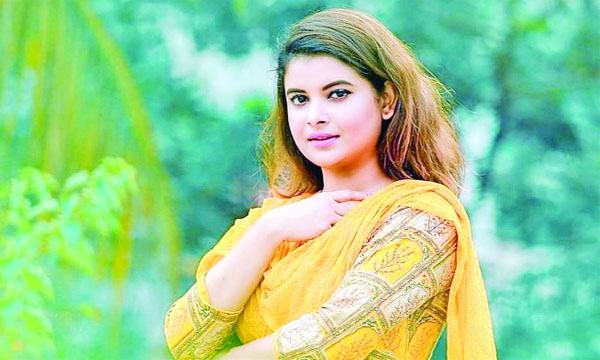 মাসে ২২ দিন শুটিং করতে চাই না : শবনম ফারিয়া