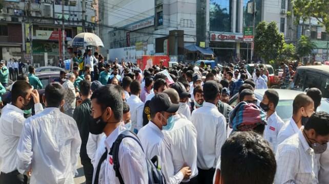 কাল থেকে হাফ ভাড়া কার্যকর