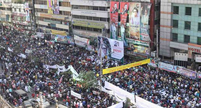 খালেদা জিয়ার বিদেশে চিকিৎসার দাবিতে নয়াপল্টনে বিএনপির সমাবেশ