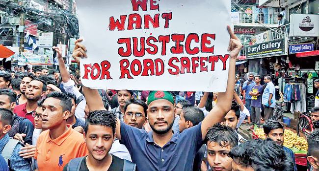 নিরাপদ সড়ক আন্দোলনের ‘অনিরাপদ’ যাত্রা!