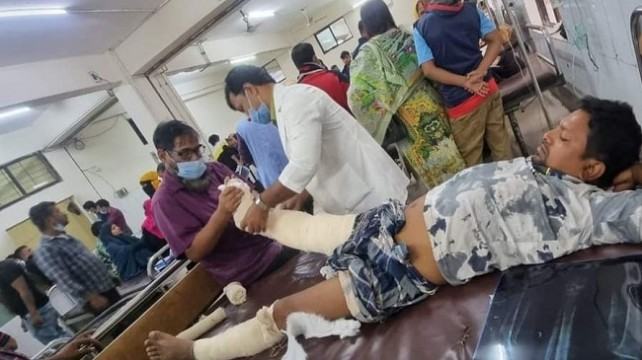 সাবেক মেয়র জাহাঙ্গীরের অনুসারী ওয়ার্ড সচিবকে হাতুড়ি পেটা