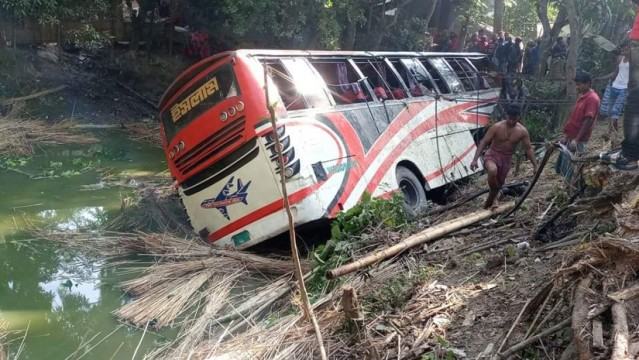 ফরিদপুরে বাস দুর্ঘটনায় চালক নিহত