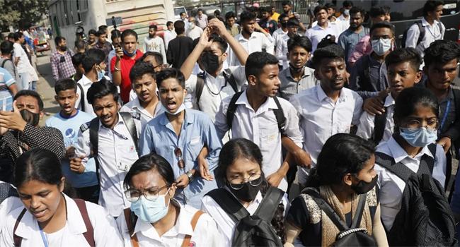এবার শিক্ষার্থীদের ‘লাল কার্ড’ কর্মসূচি