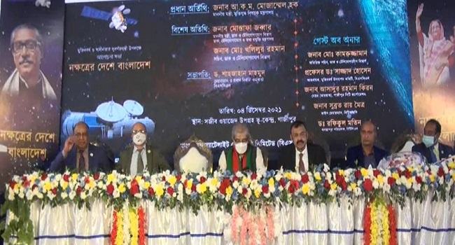 ১২ ডিসেম্বরে ফাইভ-জি, ২০২৪ সালের মধ্যে তৃতীয় সাবমেরিন ক্যাবলে বাংলাদেশ : মোস্তফা জব্বার