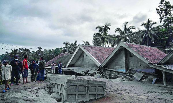 ইন্দোনেশিয়ায় অগ্ন্যুৎপাতে ১৩ জনের মৃত্যু