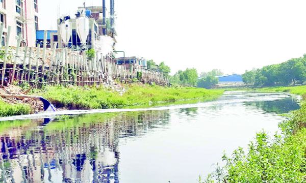 দূষণে জর্জরিত খিরু নদী : চলছে বালু ব্যবসায়ীদের আগ্রাসন