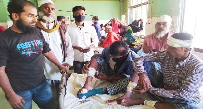 শরীয়তপুরে আ'লীগের সংঘর্ষে অর্ধশতাধিক ককটেল বিস্ফোরণ, আহত ৪০