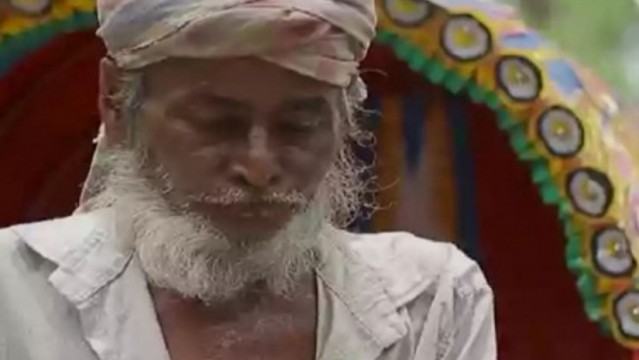 দৌলতদিয়ায় ফেরি থেকে পড়ে বৃদ্ধ নিখোঁজ