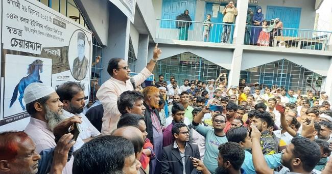 সিংড়ায় চেয়ারম্যানকে গুলি করে হত্যাচেষ্টার প্রতিবাদে বিক্ষোভ