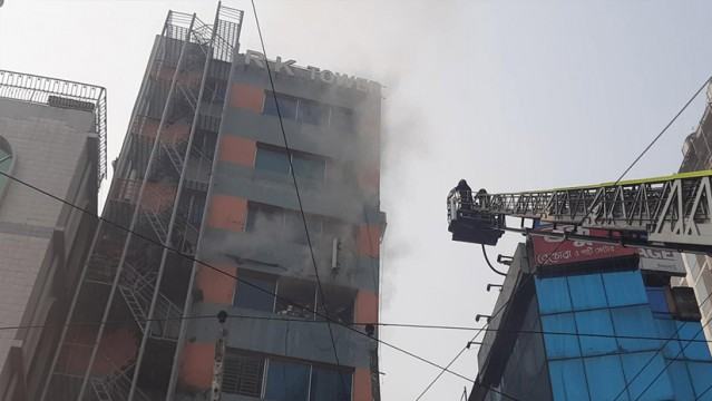 আর কে টাওয়ারের আগুন নিয়ন্ত্রণে