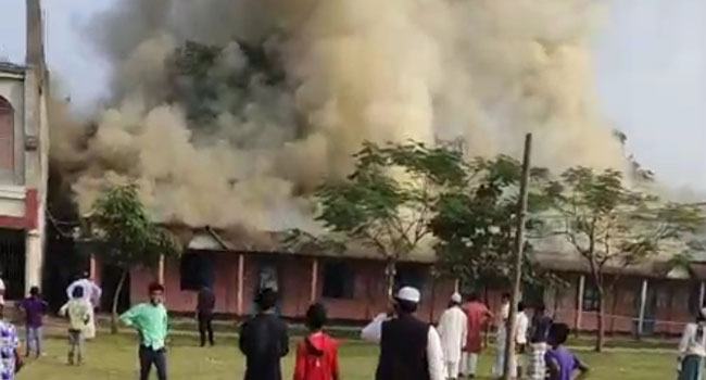 শ্রীপুরে আগুনে পুড়লো বিদ্যালয়ের ছয় কক্ষ