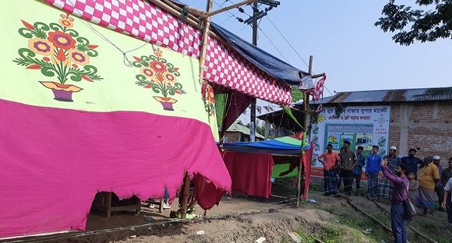 নোয়াখালীতে নৌকার কার্যালয়ে বিদ্রোহীর আগুন