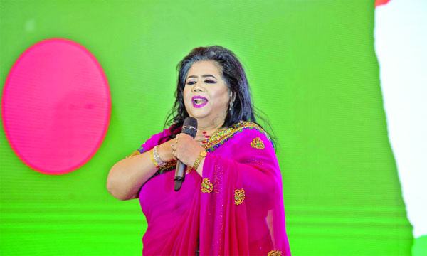 প্রবাসী দর্শকদের মুগ্ধ করলেন: রুনা লায়লা