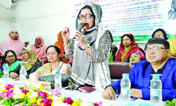 এ সরকার জনগণকে খুব ভয় পায়