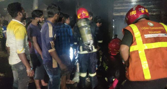জুরাইনে আগুন, পুড়ল ১৮টি দোকান