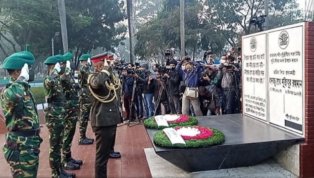 শহীদ বুদ্ধিজীবী স্মৃতিসৌধে রাষ্ট্রপতি ও প্রধানমন্ত্রীর শ্রদ্ধা নিবেদন