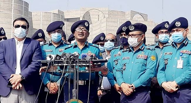 এইচএসসি পরীক্ষার্থীদের বুধবার সময় নিয়ে বের হতে পুলিশের অনুরোধ