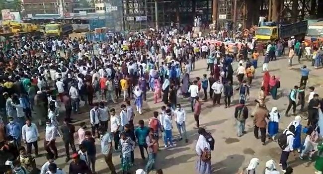 ২০২২ সালের এসএসসি পরীক্ষা শর্ট সিলেবাসের দাবিতে গাজীপুরে ফের সড়ক অবরোধ, ভাংচুর
