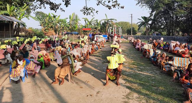বসুন্ধরা গ্রুপের উদ্যোগ : নীলফামারীতে শীতার্তদের মাঝে শুভসংঘের কম্বল বিতরণ
