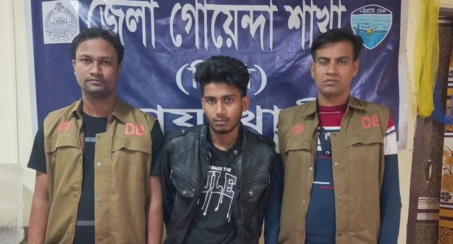 নোয়াখালীতে কিশোর গ্যাং বাহিনীর প্রধান শাকিল গ্রেফতার