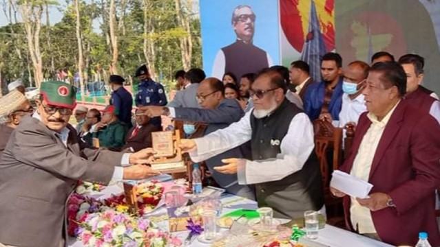 রাজাকারের সন্তানদের আ’লীগের মনোনয়ন দেয়া বিব্রতকর : আ ক ম মোজাম্মেল হক