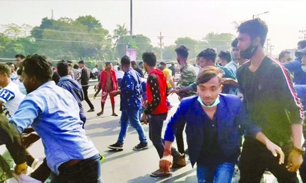 শ্রীনগরে ছাত্রলীগের কমিটি বাতিলের দাবিতে এক্সপ্রেসওয়ে অবরোধ