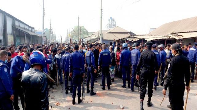 বটতৈলে মিছিলে হামলা ও গুলি, প্রার্থীসহ আহত ৩০
