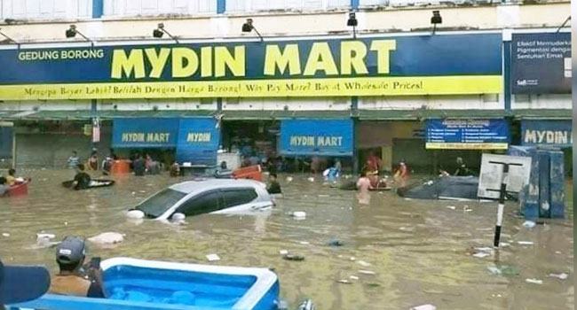 মালয়েশিয়ায় বন্যা : সুপারশপের পণ্য লুটের দায়ে বাংলাদেশীসহ গ্রেফতার ৩১