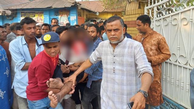 বিএনপির সমাবেশ লক্ষ্য করে পুলিশের মুহুর্মুহু গুলি, কাঁদানে গ্যাস নিক্ষেপ