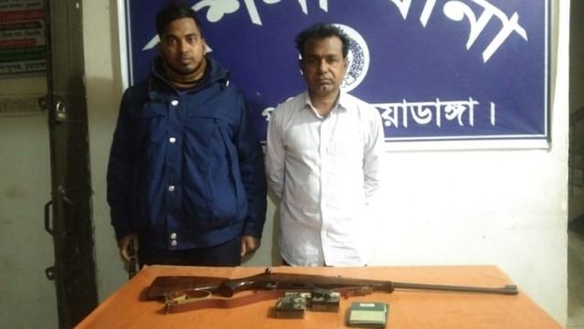অধ্যক্ষ স্ত্রী গুলি করে হত্যার চেষ্টা করলেন অধ্যক্ষ স্বামী