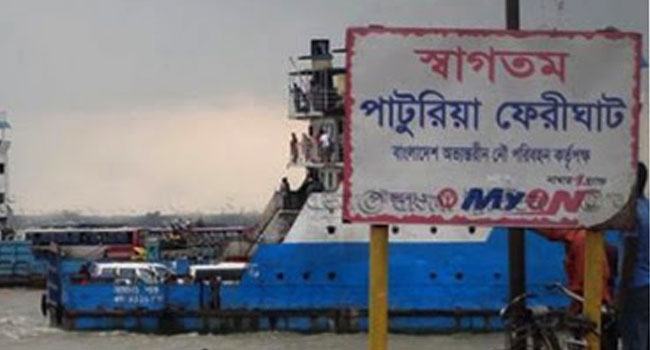 সাড়ে ৯ ঘণ্টা বন্ধের পর পাটুরিয়া-দৌলতদিয়ায় শুরু ফেরি চলাচল