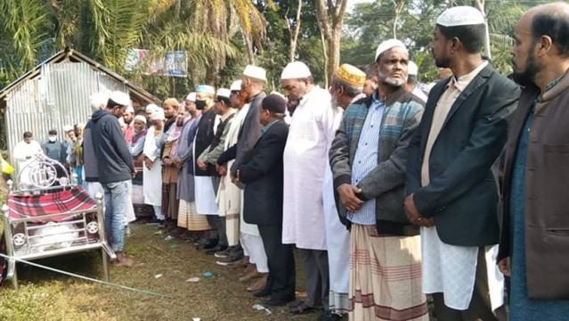 প্রিয় শিক্ষককে বিদায় দিলেন শিক্ষার্থী ও এলাকাবাসী