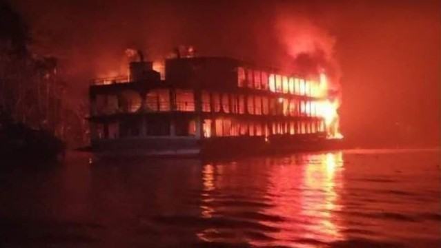 লঞ্চে অগ্নিকাণ্ড : ইঞ্জিনে ত্রুটি পেয়েছে তদন্ত কমিটি