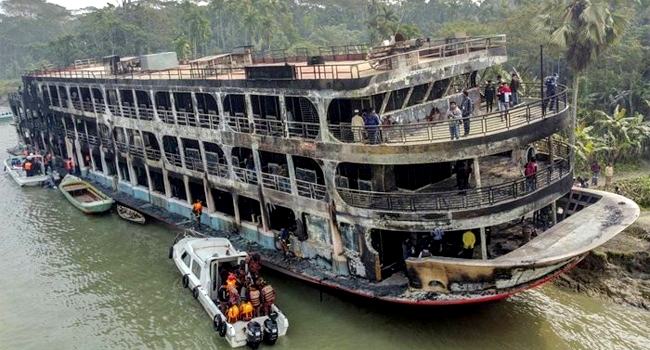 লঞ্চে অগ্নিকাণ্ড : বরগুনার আদালতে মালিকের বিরুদ্ধে মামলা