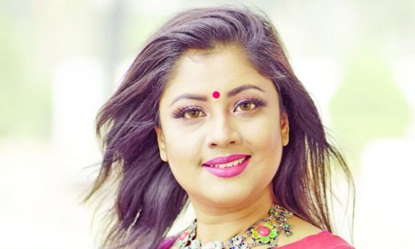 বছর শেষের প্রতিটি দিন স্টেজে কাটবে হৈমন্তীর