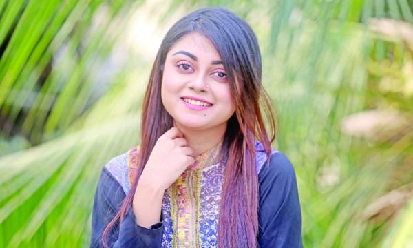 অভিনয়ে মুগ্ধতা ছড়াচ্ছেন মাহিমা