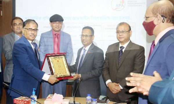 সরকারি ১৮ ব্যাংক ও আর্থিক প্রতিষ্ঠানের মধ্যে প্রথম সোনালী ব্যাংক